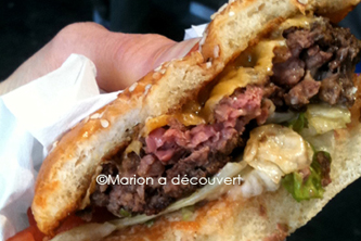 Restaurant Paris : Le camion qui fume… Burger fight part 2 !